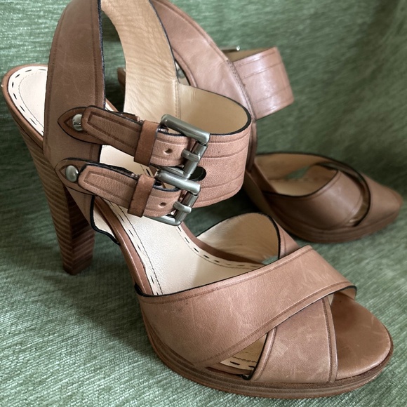 Coach Giana Heels 10 - Picture 1 of 11